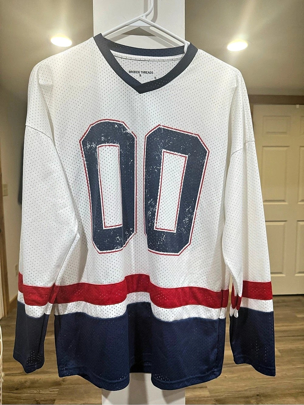 Broken Threads Premium Knit Hockey Jersey White & Blue Size Small